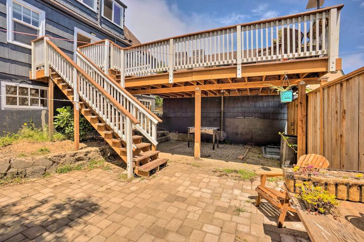The Old Mccullough Home w / Rooftop Deck View