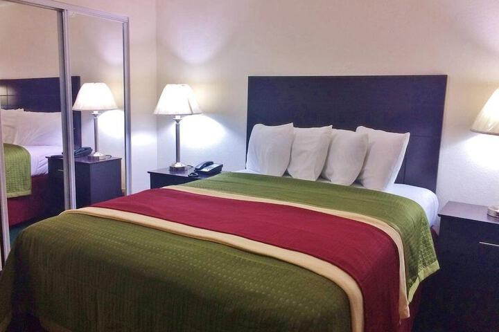Travel Inn & Suites