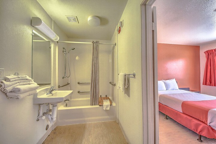 Room 21 of 31