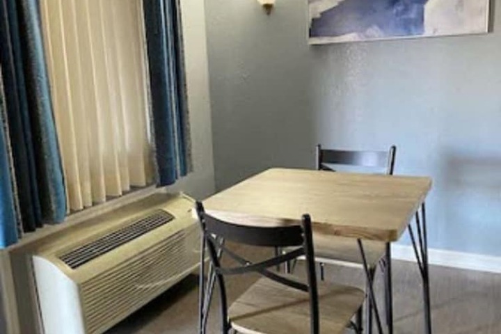 Room 9 of 20