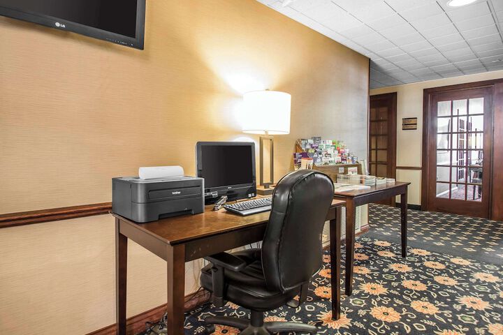 Business Center 89 of 89