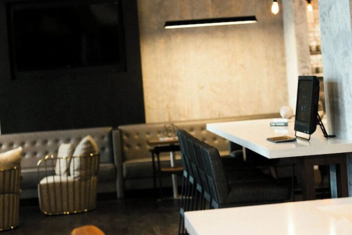 Lounge 100 of 130
