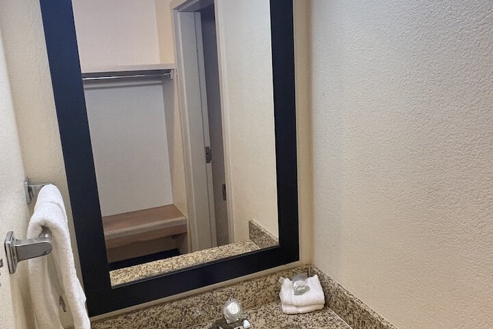 Room 10 of 25