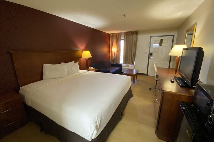 Room 6 of 14