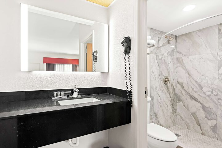 Room 15 of 27
