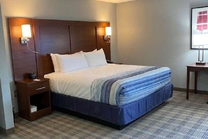 AmericInn by Wyndham Williamsburg