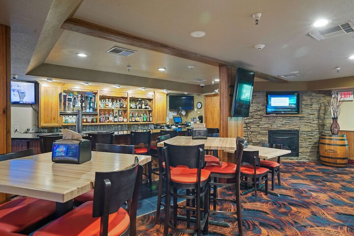 Lounge 124 of 159