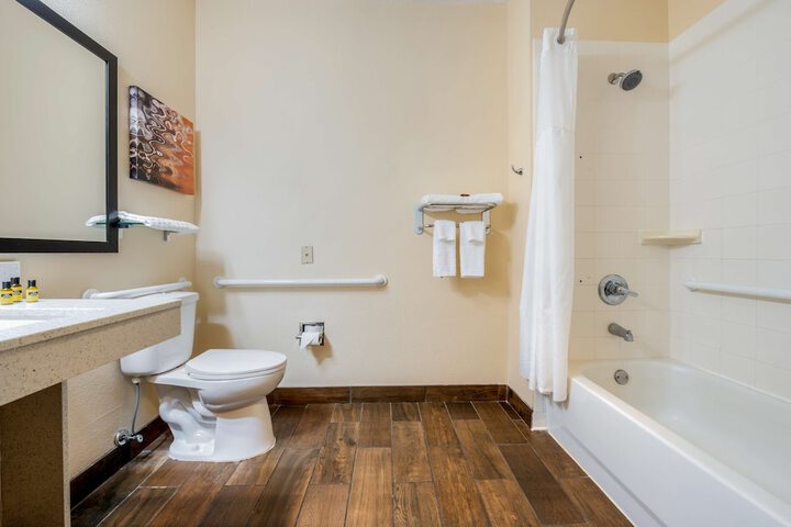 Room 12 of 38