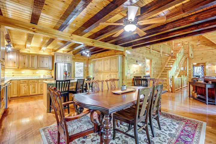 Hike Fish & Golf: Burnsville Retreat w / Deck!
