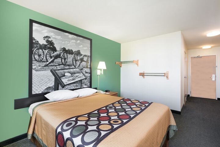 Super 8 by Wyndham Hagerstown / Halfway Area