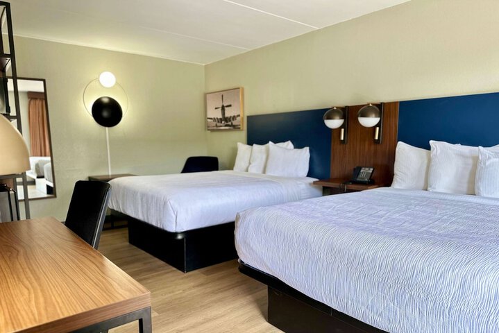 Room 9 of 32