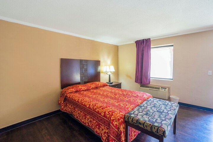 Room 12 of 26