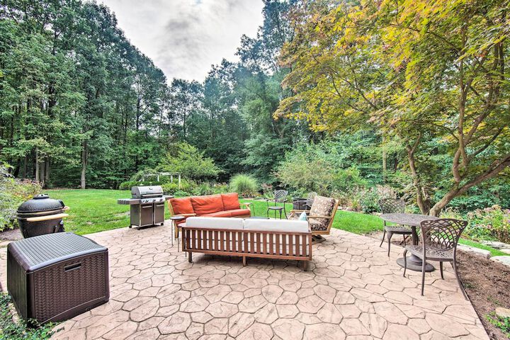 Extravagant Atglen Manor w / Private 60-acre Land!