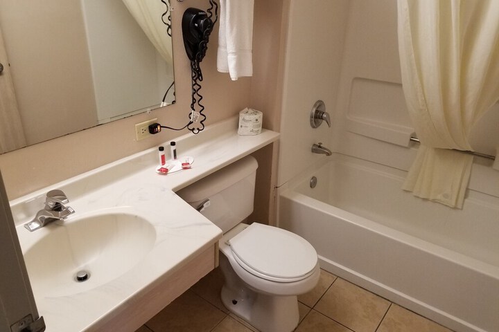 Super 8 by Wyndham Bellingham Airport / Ferndale