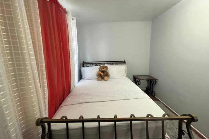 Huge 3 Bedrooms Apt 15 Minutes to NY City