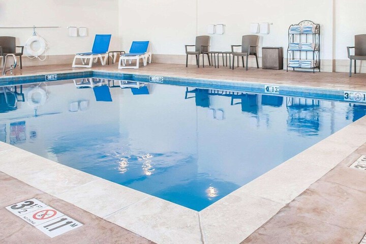 Comfort Suites Farmington