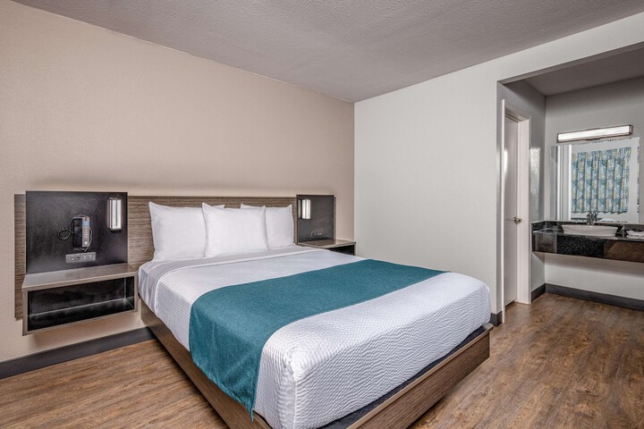 Room 14 of 24