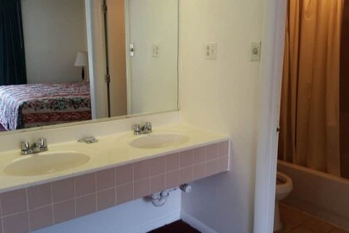 Room 16 of 19
