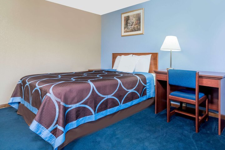 Room 14 of 15