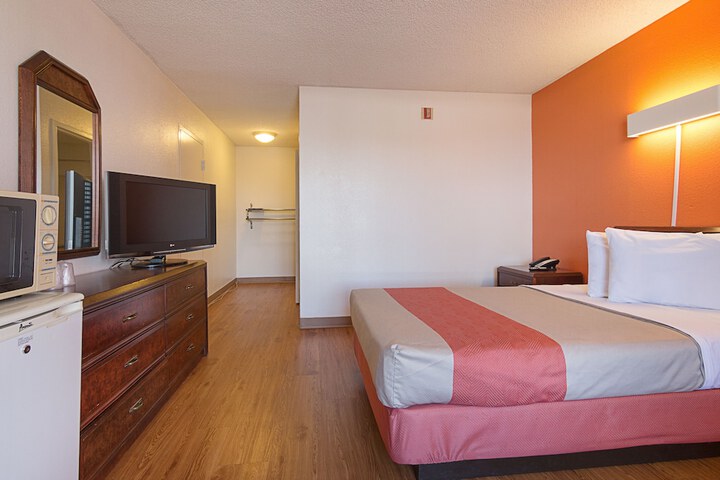Room 19 of 39