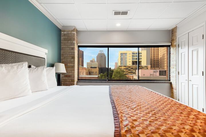 Room 74 of 250
