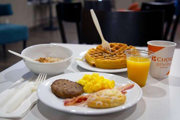 Breakfast/Coffee Service 19 of 25