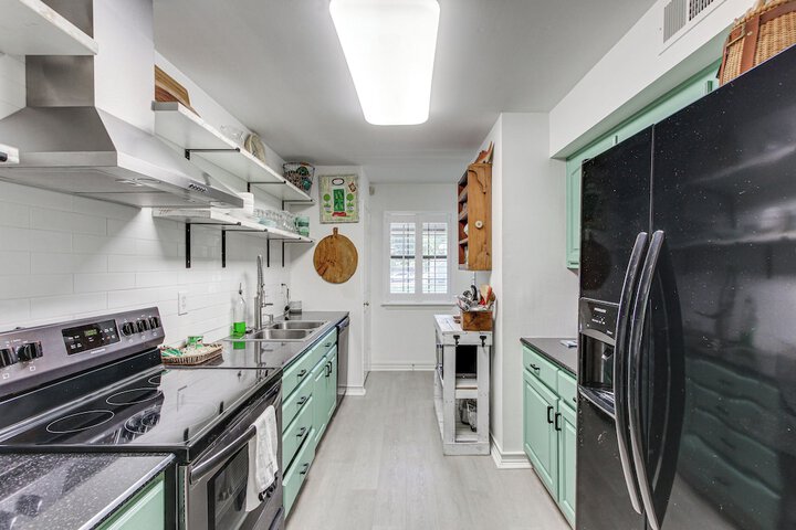Inviting Home w / Golf Course View in Diamondhead!