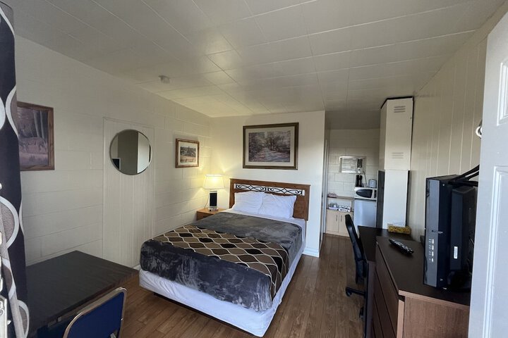 Room 27 of 27