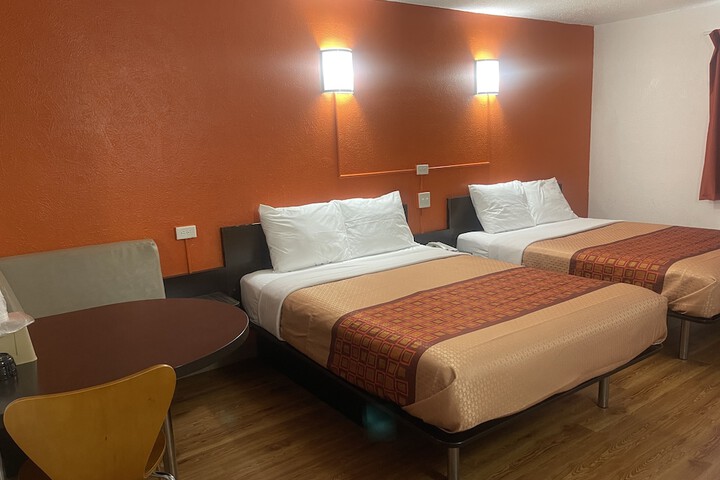 Room 11 of 30