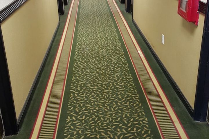 Ballroom/Hall 31 of 33
