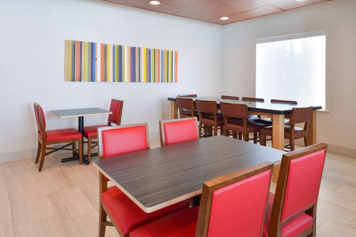 Holiday Inn Express & Suites Abilene by IHG