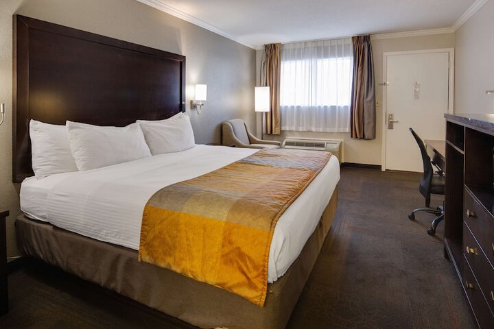 Room 27 of 33