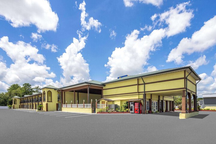 Days Inn by Wyndham Waycross