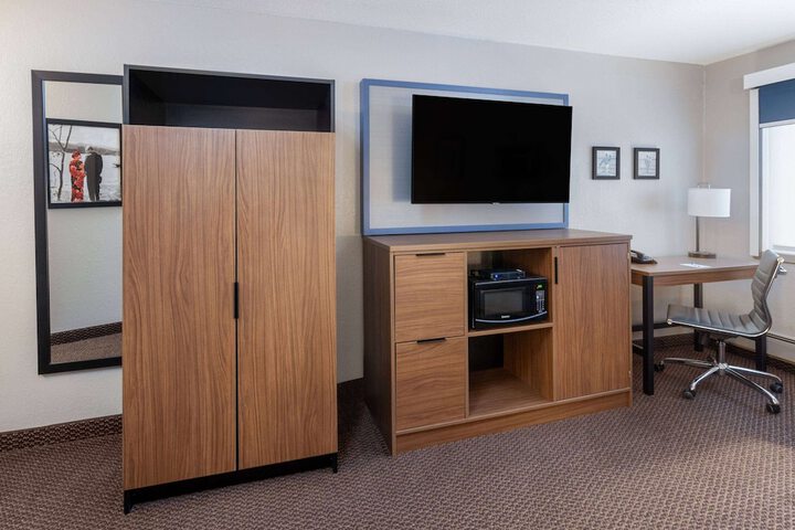 Room 27 of 74