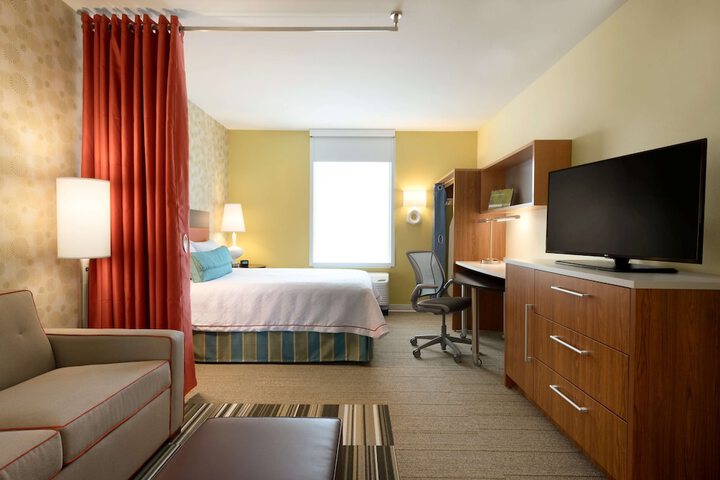Room 17 of 28