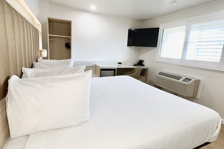 Room 9 of 10