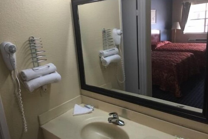 Room 7 of 28
