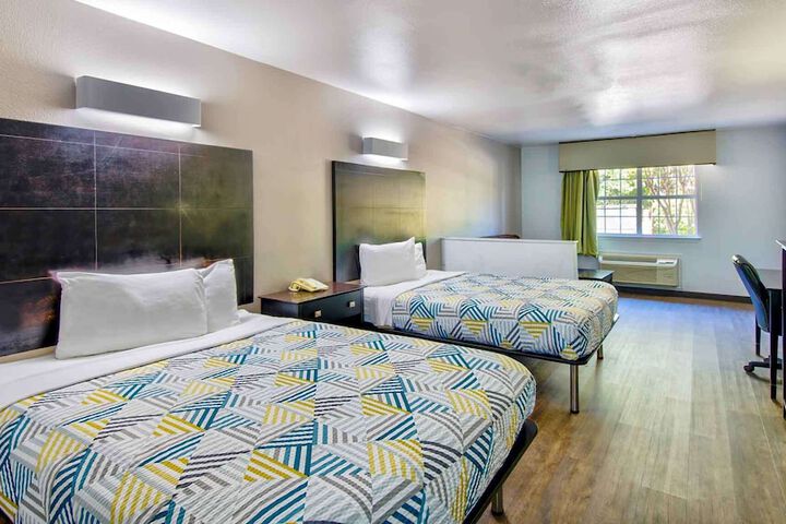 Room 13 of 26