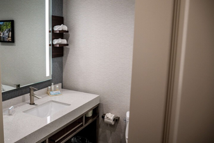 Room 42 of 158