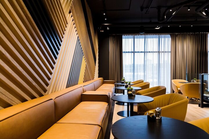 Lounge 29 of 33