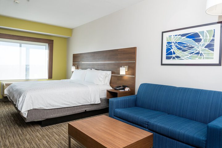 Holiday Inn Express & Suites Lake Forest by IHG
