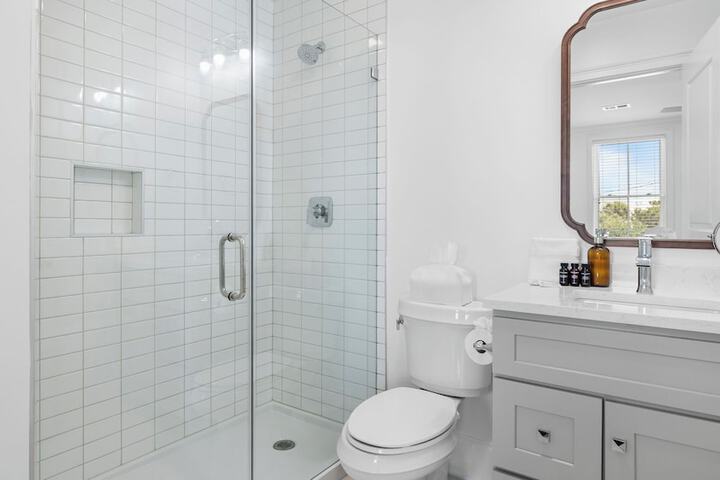 1 Block to Beach Newly Renovated 6bdr w / Rooftop Views Sand Dune by Avantstay