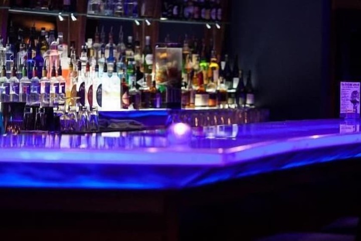 Lounge 18 of 24