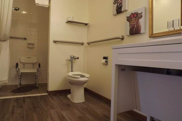 Room 46 of 175