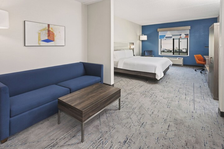 Holiday Inn Express & Suites Chicago West - OHare Arpt Area by IHG