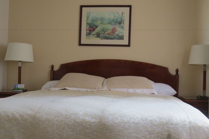 Room 10 of 13