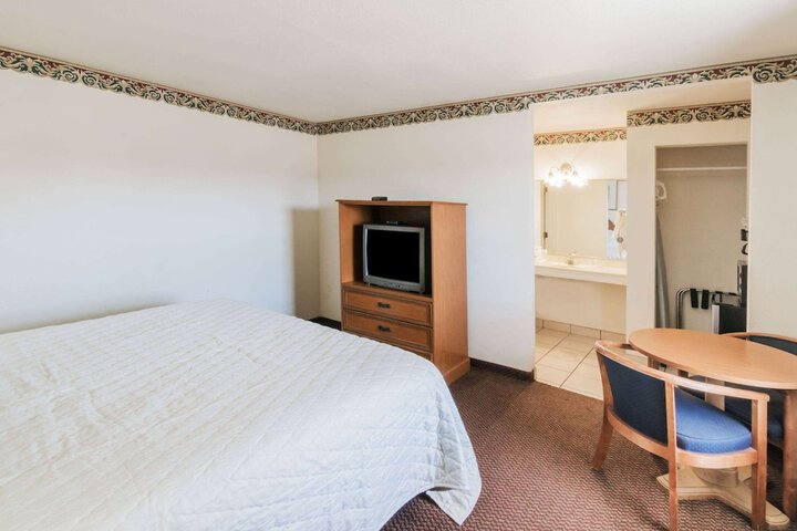 Room 11 of 14