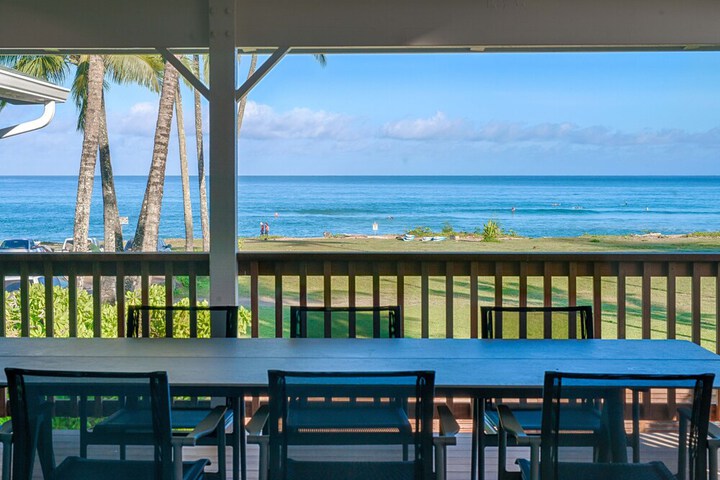 Hanalei Beachfront 3 Bedroom Home by RedAwning