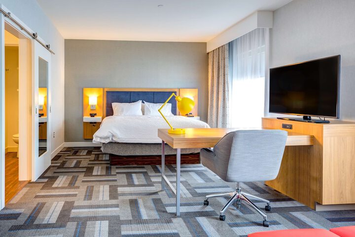 Hampton Inn & Suites Boston / Waltham