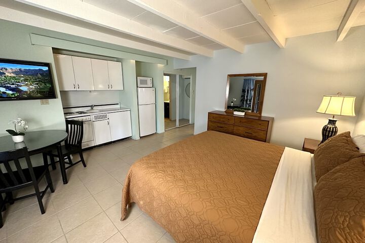 Room 33 of 85